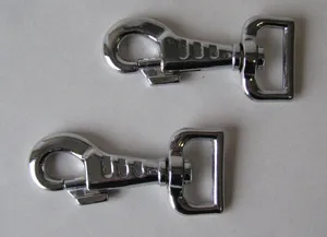 Karabiner mit quadratischer Öse 25/75